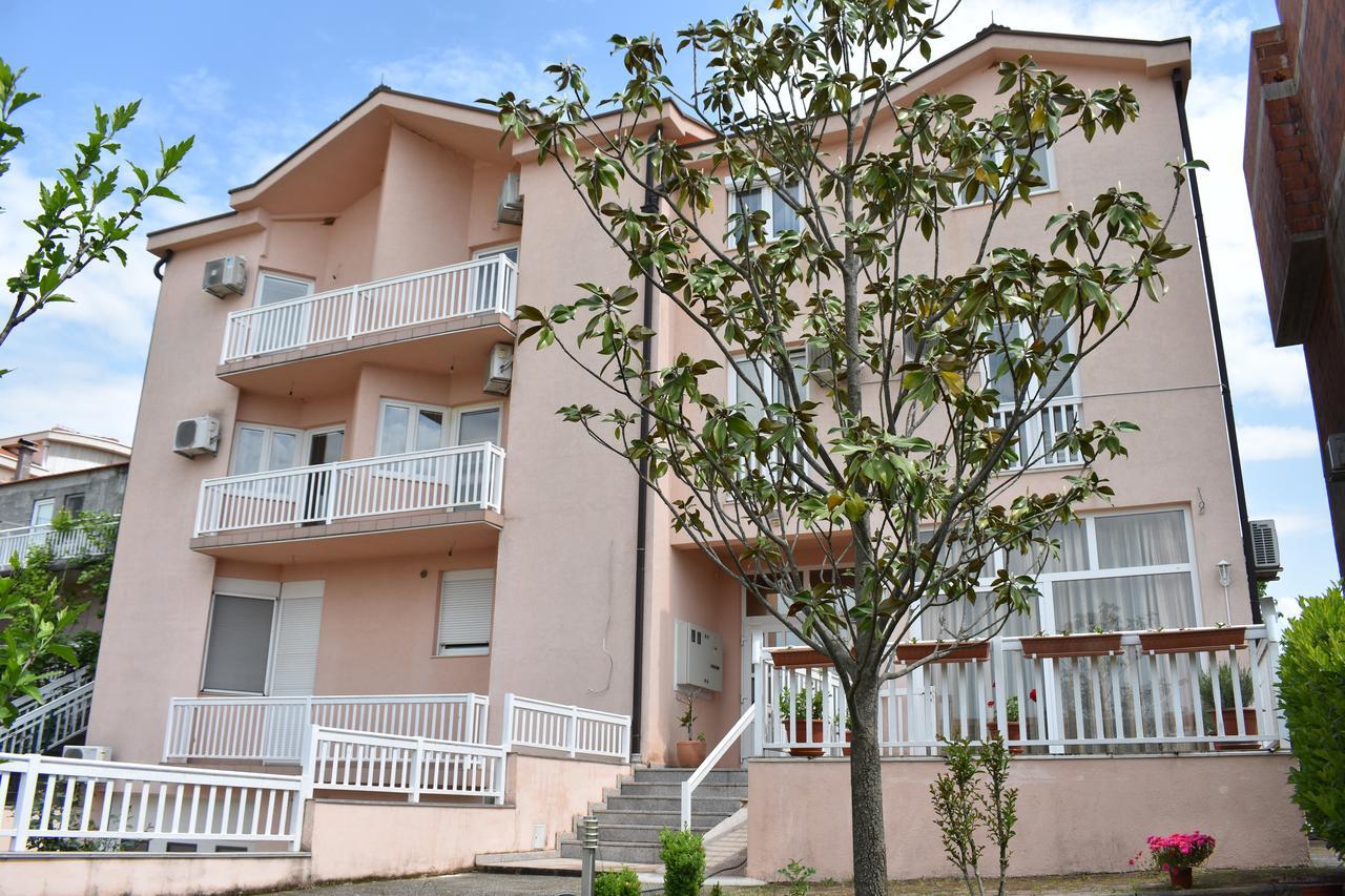 Guest House Regina Mundi Medjugorje Exterior foto